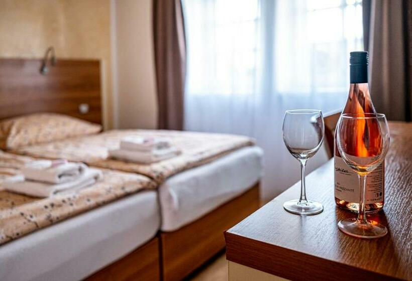 Апартаменты 2 Спальни, U Katalpy