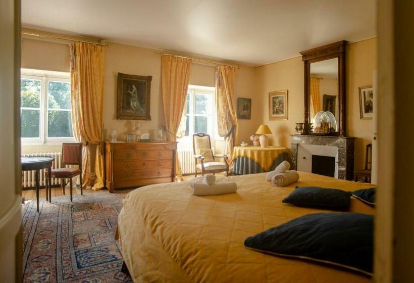 Номер Стандарт Вид на Горы, Chateau De Rhodes