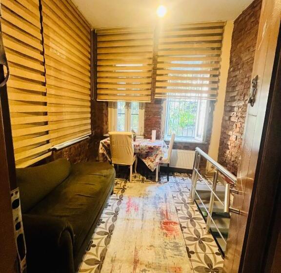 标准工作室, Kuzgun House