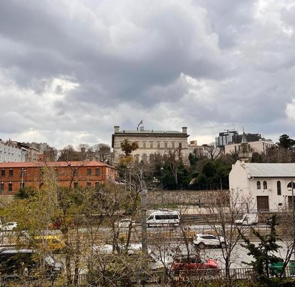 琮城市景观的豪华间, Kuzgun House