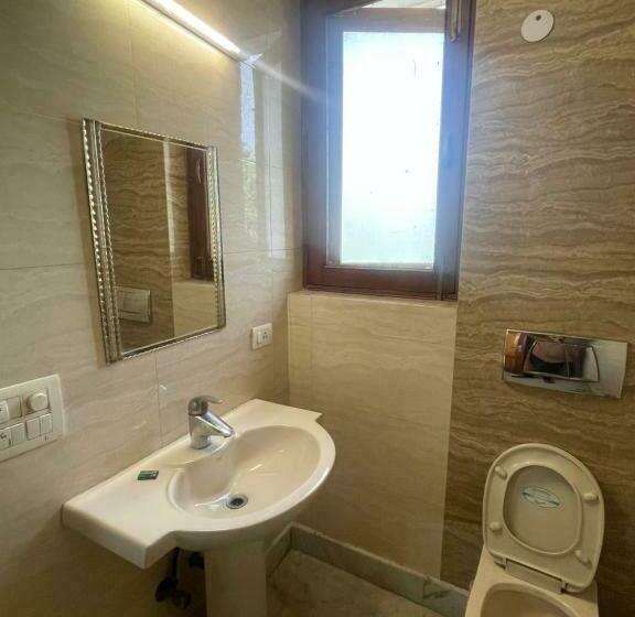 اتاق استاندارد با بالکن, Lutyens Villa Guest House Rooms