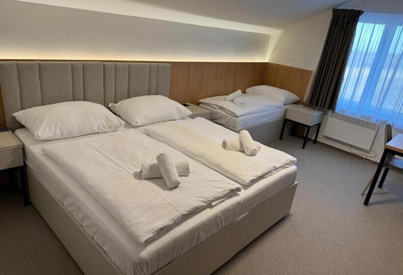Трехместный Номер Superior, Comfort Pálava, Penzion & Restaurant