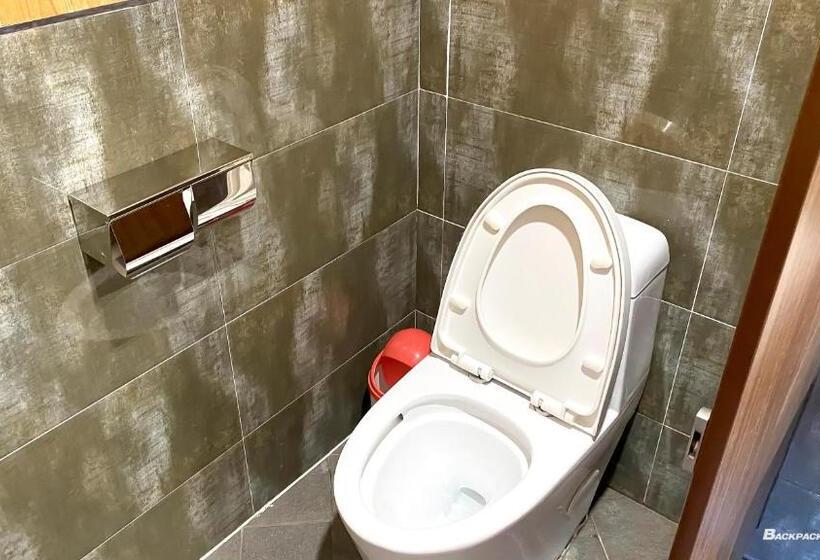 Кровать в Общей Комнате, Backpacker's Home