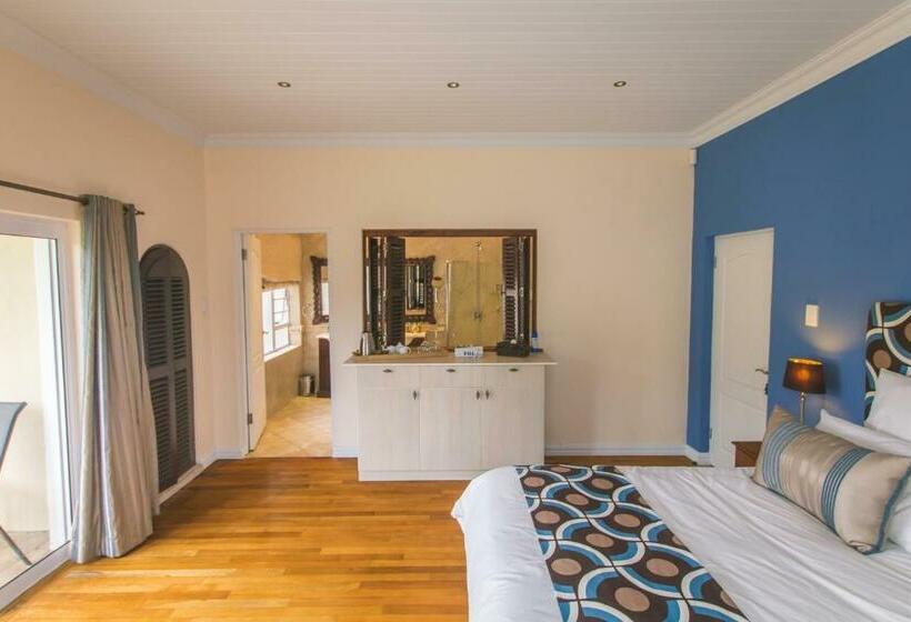 Номер Стандарт Вид на Бассейн, African Tulip Guesthouse