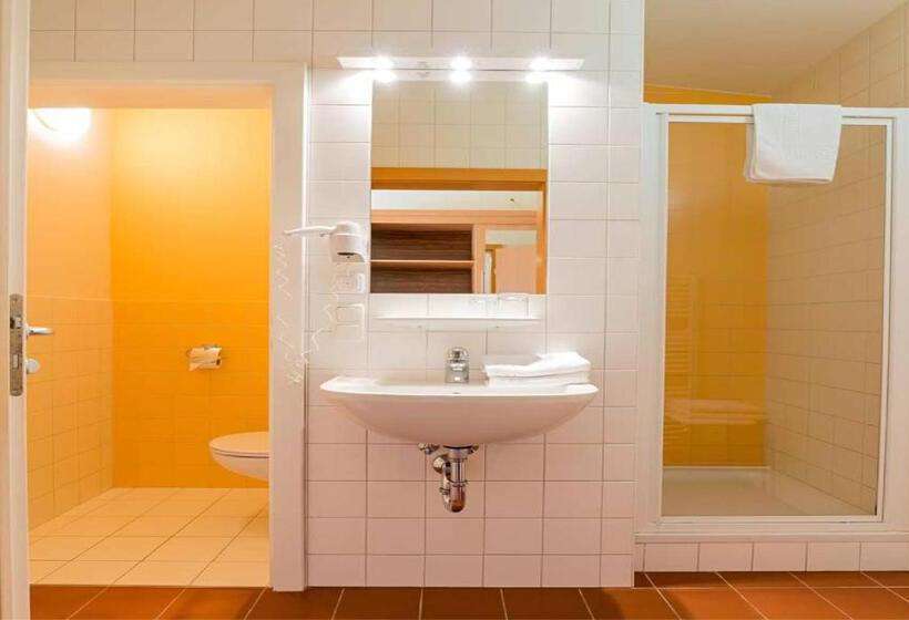 Номер Стандарт Трехместный, Familien Hotel Krainz