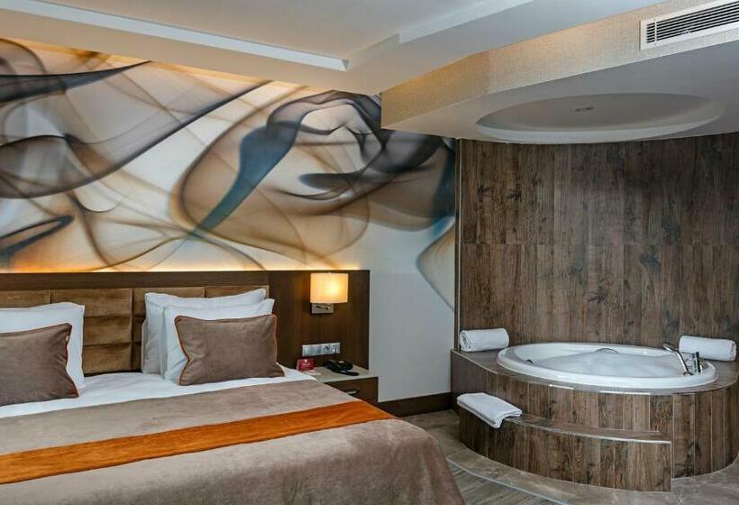 سوییت لوکس, B Business Hotel & Spa