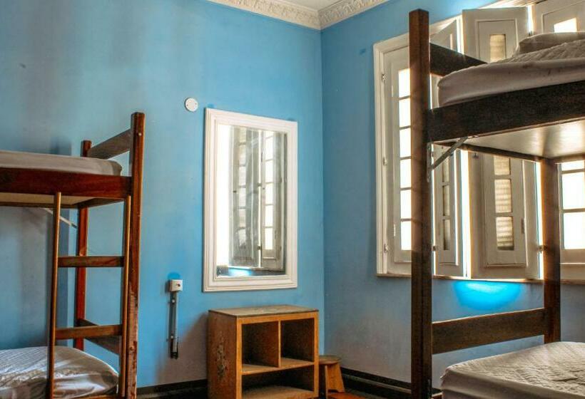 تختخواب در اتاق مشترک, Books Hostel