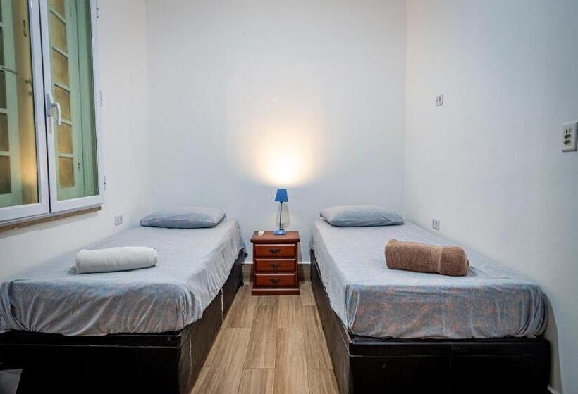 اتاق استاندارد, Books Hostel