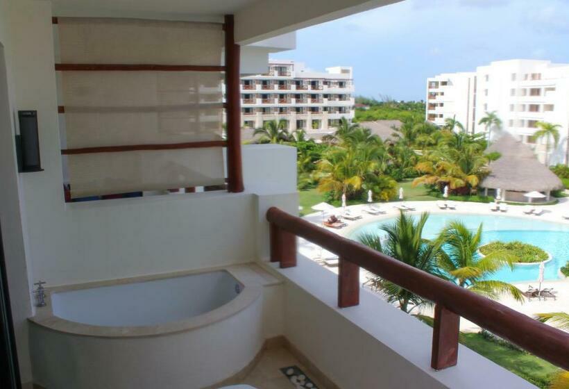 سوییت جونیور با چشم‌انداز استخر, Secrets Cap Cana Resort & Spa - Adults Only - All Inclusive