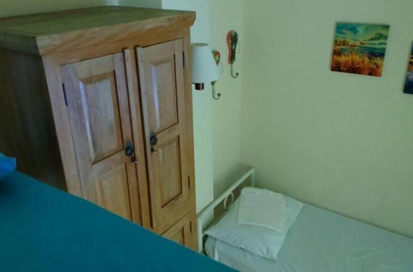 스탠다드 트리픔 룸 공동욕실, Chale Mineiro Hostel & Pousada