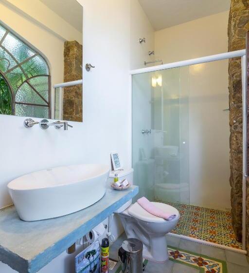 Quarto Estandar com Hidromassagem, Pousada Pontal Gardens