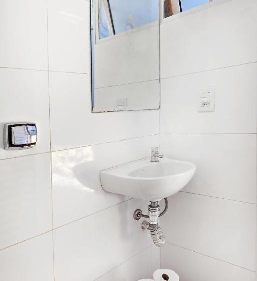 Quarto Estandar Individual Banheiro Compartilhado, & Hostel Ribeirao