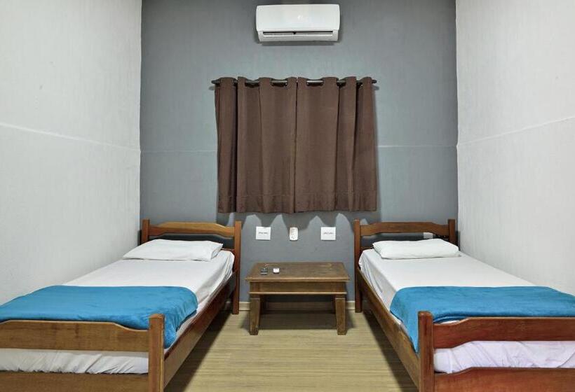 Quarto Estandar Banheiro Compartilhado, & Hostel Ribeirao