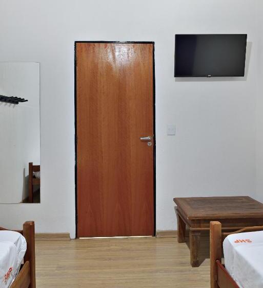 Quarto Estandar Banheiro Compartilhado, & Hostel Ribeirao