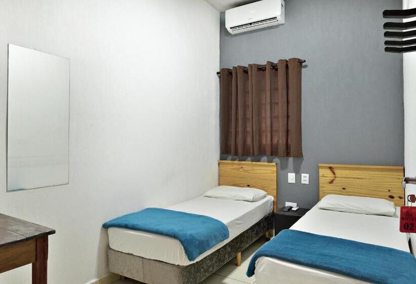 Quarto Estandar Banheiro Compartilhado, & Hostel Ribeirao