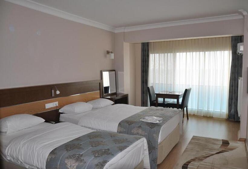 Triple Room Sea View, Perla