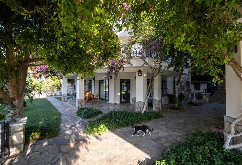 Апартаменты 2 Спальни Вид на Море, Villa Marine