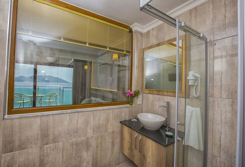 اتاق استاندارد با چشم‌انداز دریا, Kas Otel