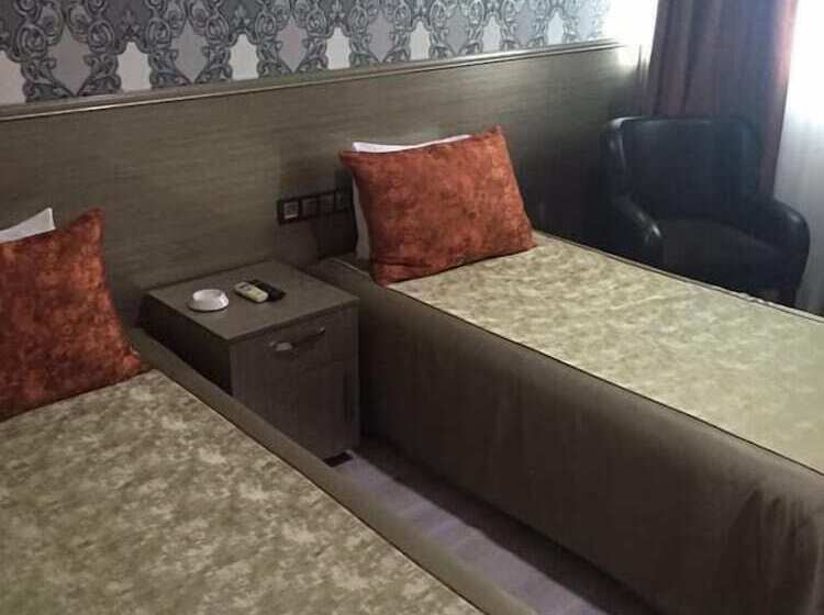 Quarto Triplo Estandar, Metro Otel