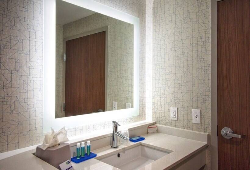 스위트, Holiday Inn Express & Suites Moore, An Ihg