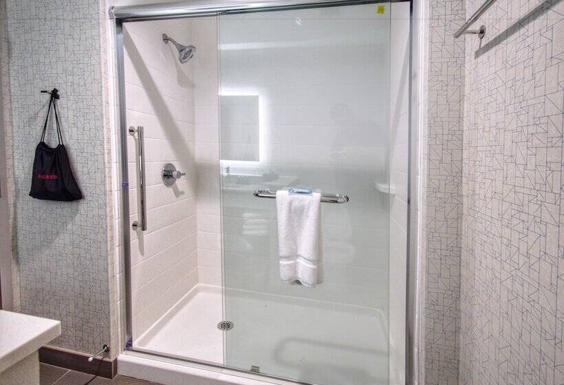 장애인을 위한 스위트, Holiday Inn Express & Suites Moore, An Ihg
