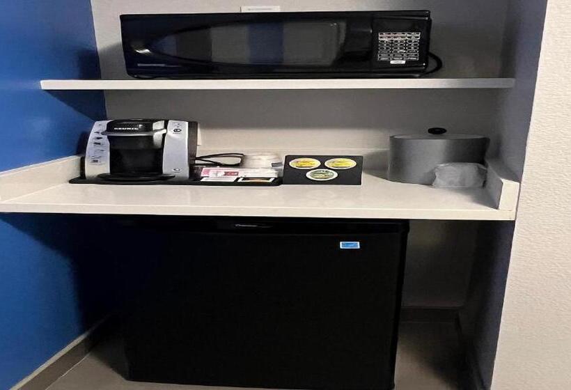 스위트, Holiday Inn Express & Suites Moore, An Ihg