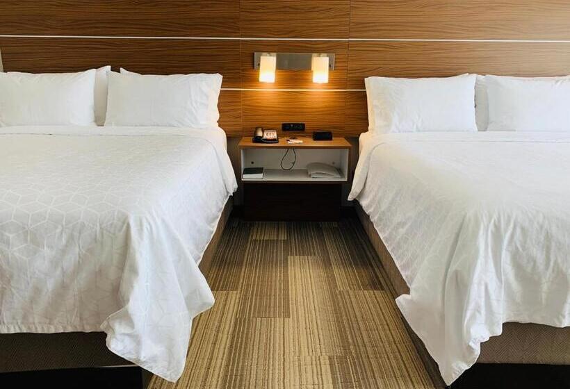 장애인을 위한 스탠다드 룸, Holiday Inn Express & Suites Moore, An Ihg