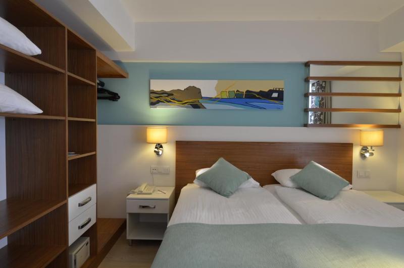 Семейный Номер Вид на Бассейн, Calimera Side Resort
