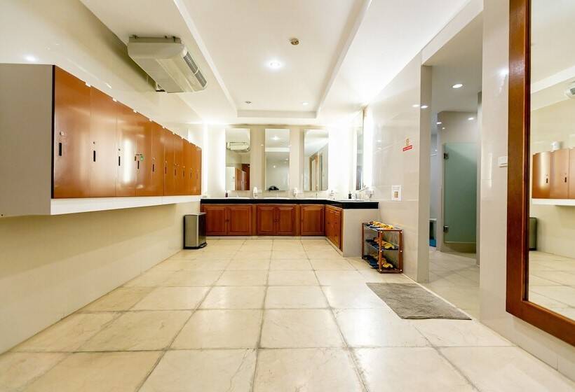 스탠다드 룸 공동 욕실, The Bedrooms Hostel Pattaya