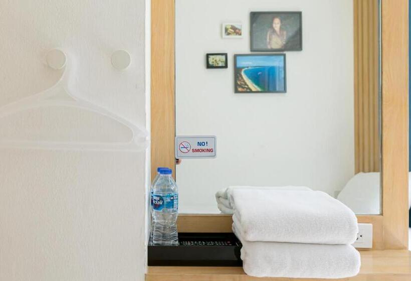스탠다드 룸 공동 욕실, The Bedrooms Hostel Pattaya