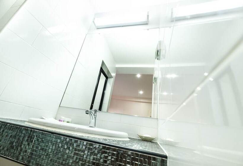 Quarto Triplo Estandar, Don Muang