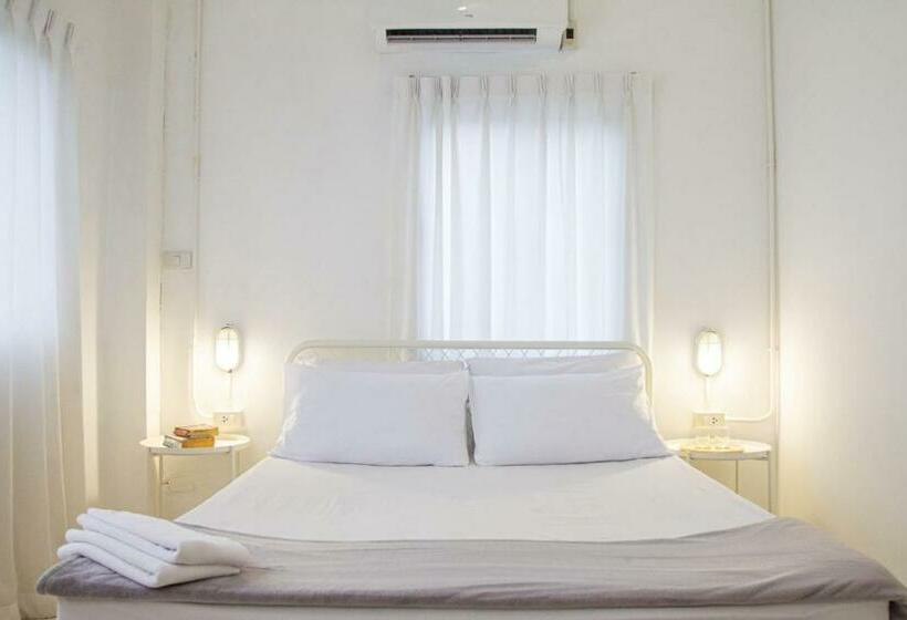 اتاق استاندارد با چشم‌انداز کوهستان, Hao Hotel Phuket