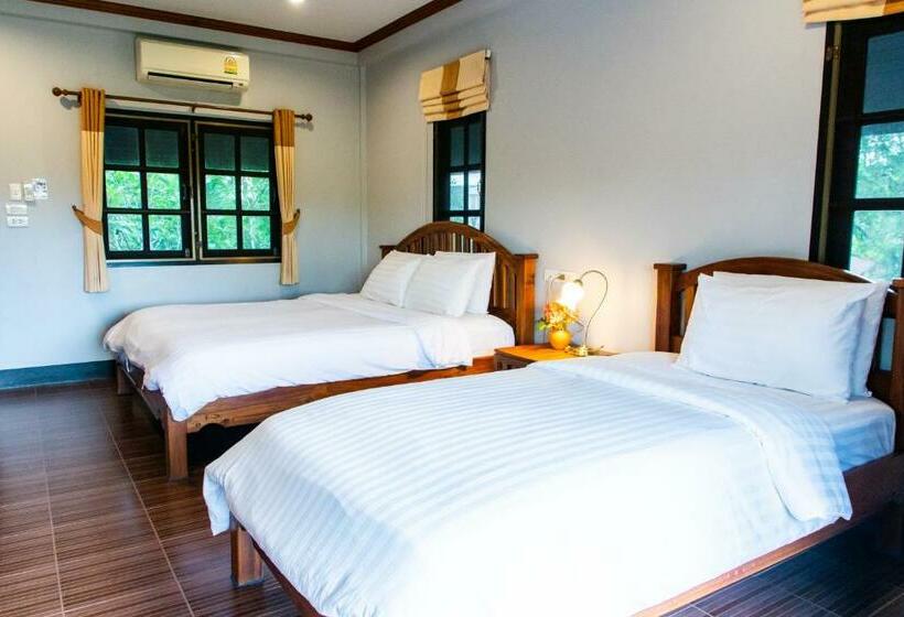 اتاق استاندارد سه نفره, Baanrimnam Resort Trat