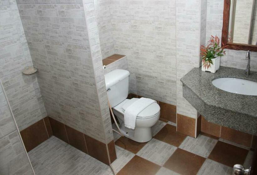 اتاق استاندارد سه نفره, Baanrimnam Resort Trat