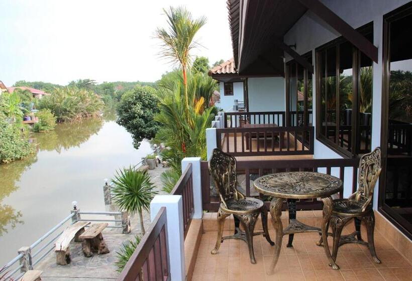 اتاق سوپریور با بالکن, Baanrimnam Resort Trat