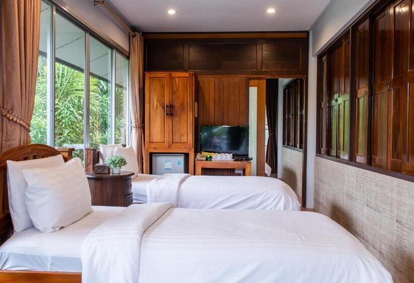 اتاق استاندارد چهار تخته, Baanrimnam Resort Trat