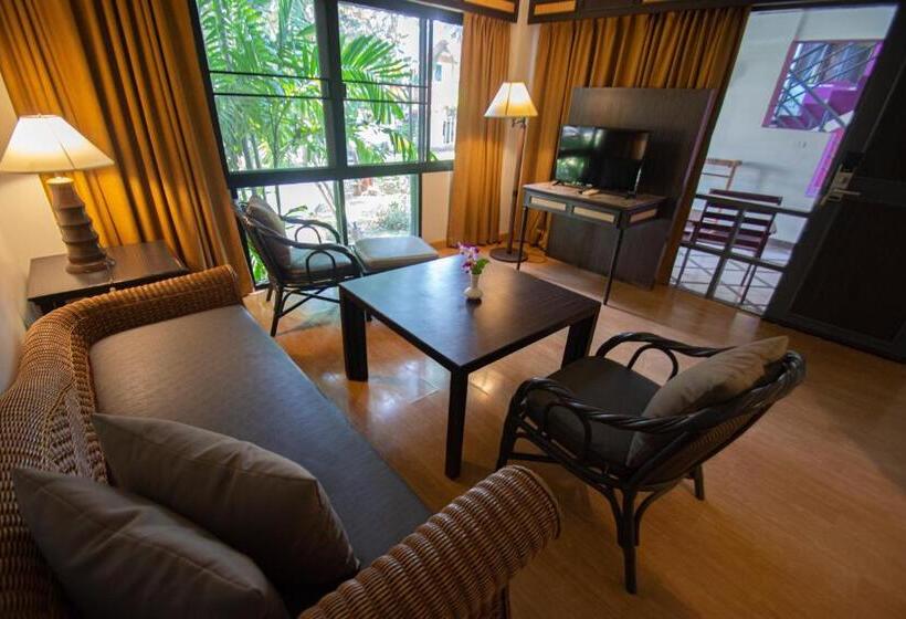 Полулюкс, Natural Park Resort Pattaya
