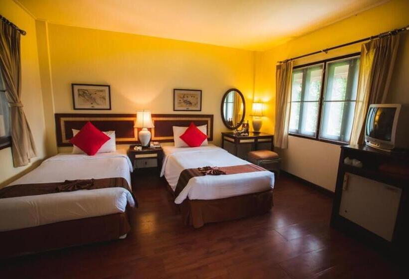 Вилла 3 Спальни, Natural Park Resort Pattaya
