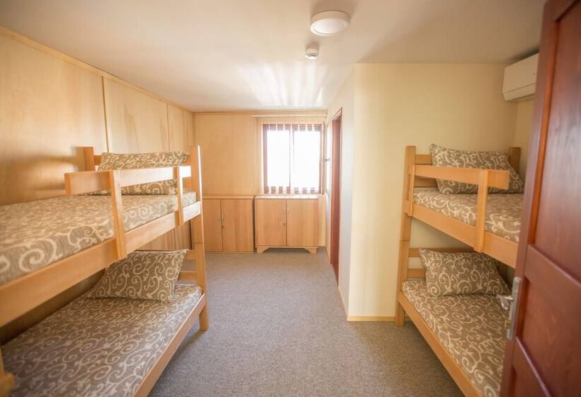 اتاق استاندارد چهار تخته, Green House Hostel