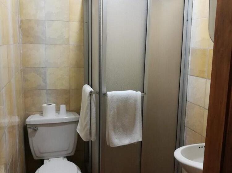 스탠다드 트리플 룸, Hostal Viena