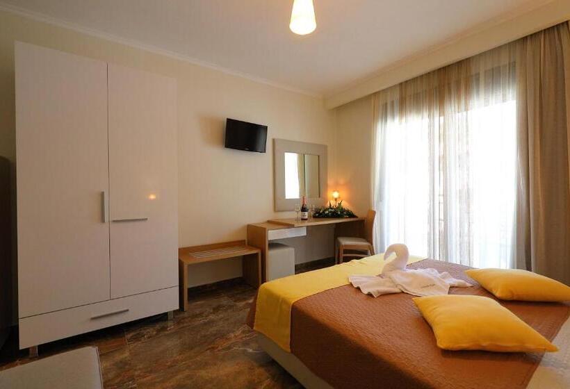 Номер Стандарт с Балконом, Artemis Plaza
