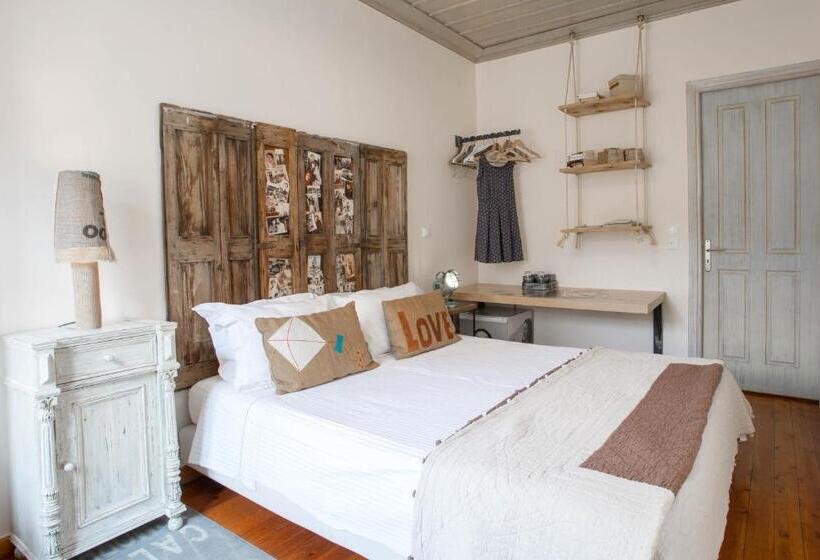 Quarto Estandar, Amymone And Adiandi