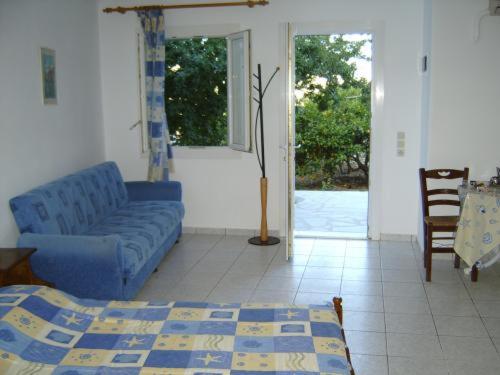 استودیوی استاندارد, Evagelia's Place