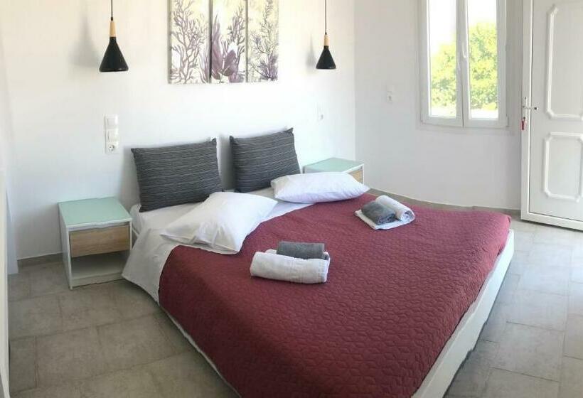 اتاق استاندارد, Evagelia's Place