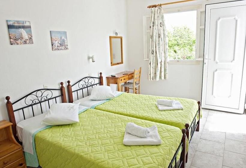 اتاق استاندارد, Evagelia's Place