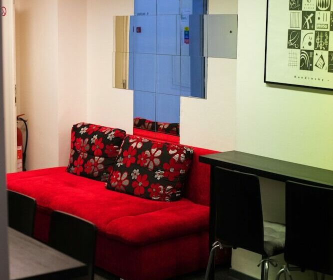 Economy Triple Room, Hostel And Apartment Blue88