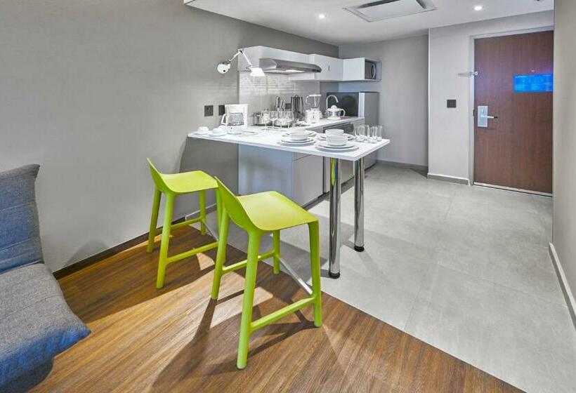 キングサイズベッドのスイートルーム, City Express Suites By Marriott Silao Aeropuerto
