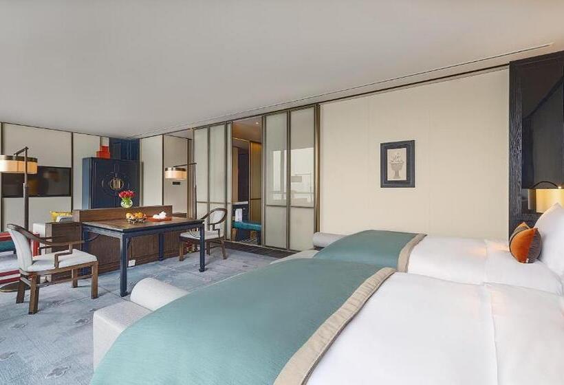 Deluxe room with river view, Hangzhou Jiutai
