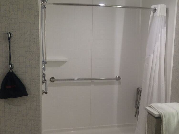 Люкс Адаптированный для Инвалидов, Holiday Inn Express & Suites   Ithaca, An Ihg