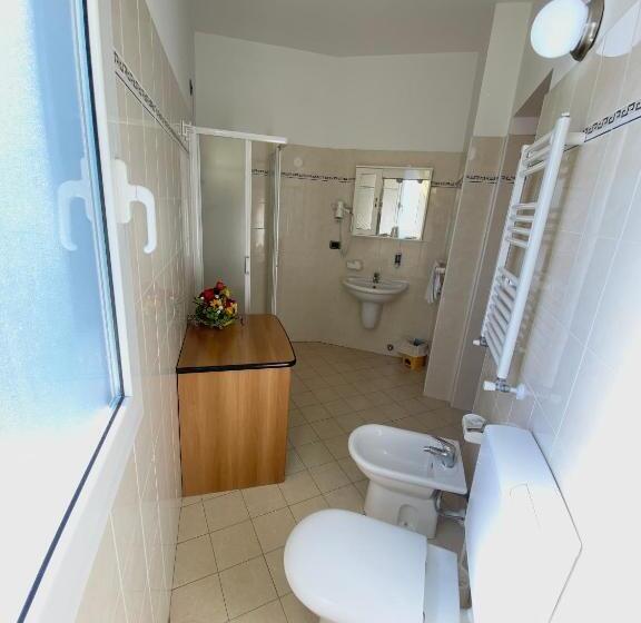 Трехместный Номер Стандарт с Балконом, Albergo Villa Ada